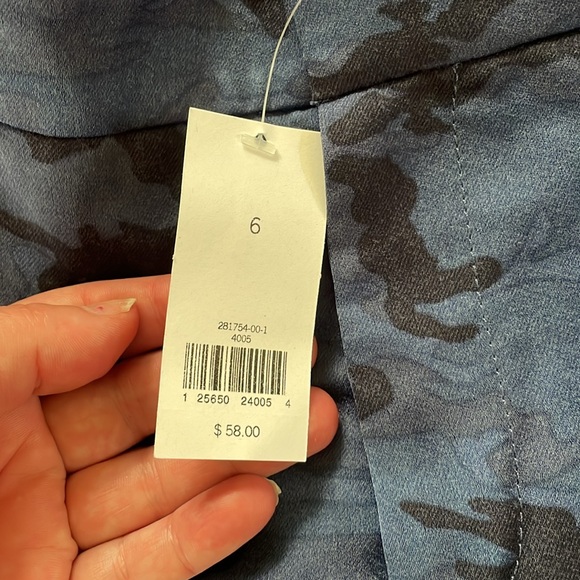 NWT-Banana Republic Blue Camo Shorts, Size 6 - Picture 3 of 5